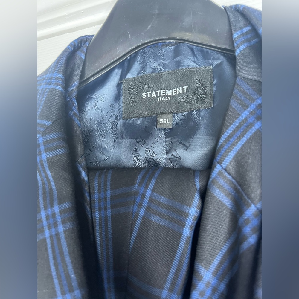 Nice Suit - Picture 3 of 3